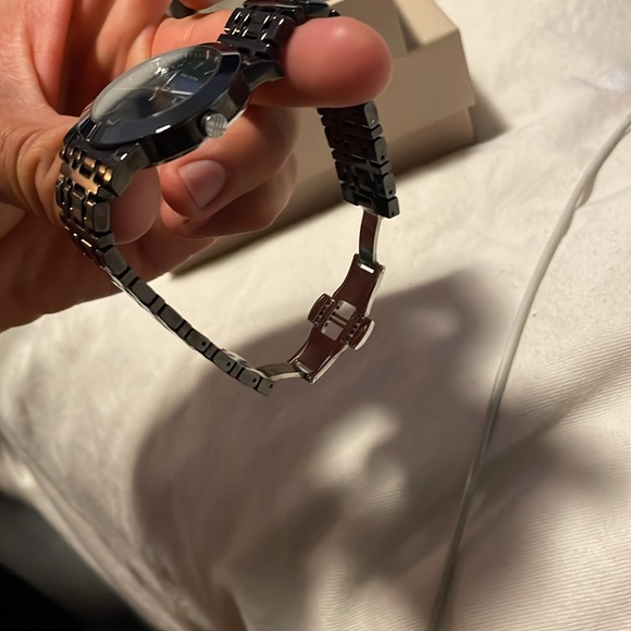 Burberry watch - Picture 2 of 4